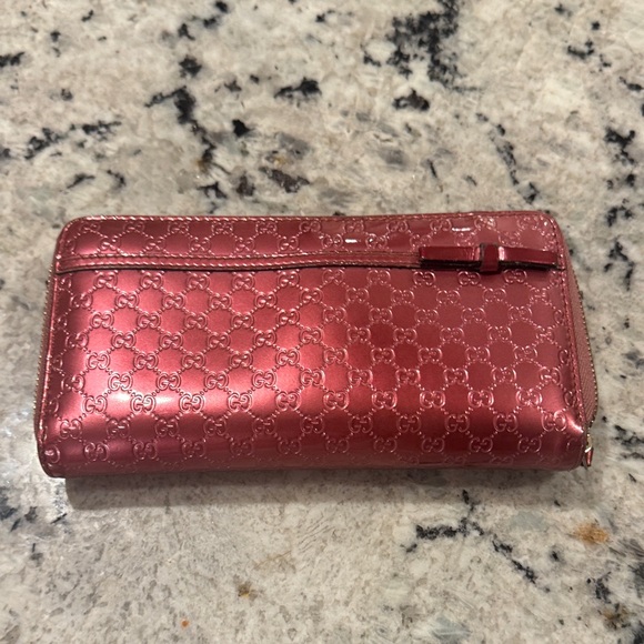 Gucci Metallic Rose Signature Zip Wallet - Picture 2 of 8